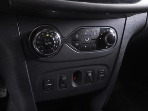 Хетчбэк Renault Sandero 2015 года, 990000 рублей, Ростов-на-Дону