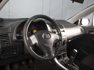 Седан Toyota Corolla 2007 года, 620000 рублей, Омск