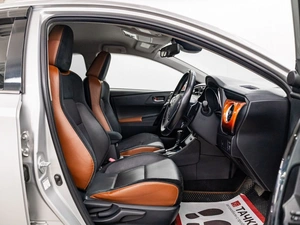 Хетчбэк Toyota Auris 2015 года, 1330000 рублей, Красноярск