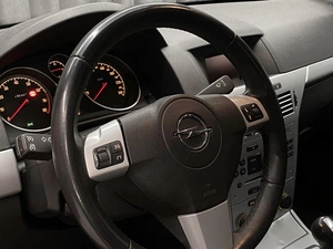 Хетчбэк Opel Astra 2011 года, 650000 рублей, Красноярск