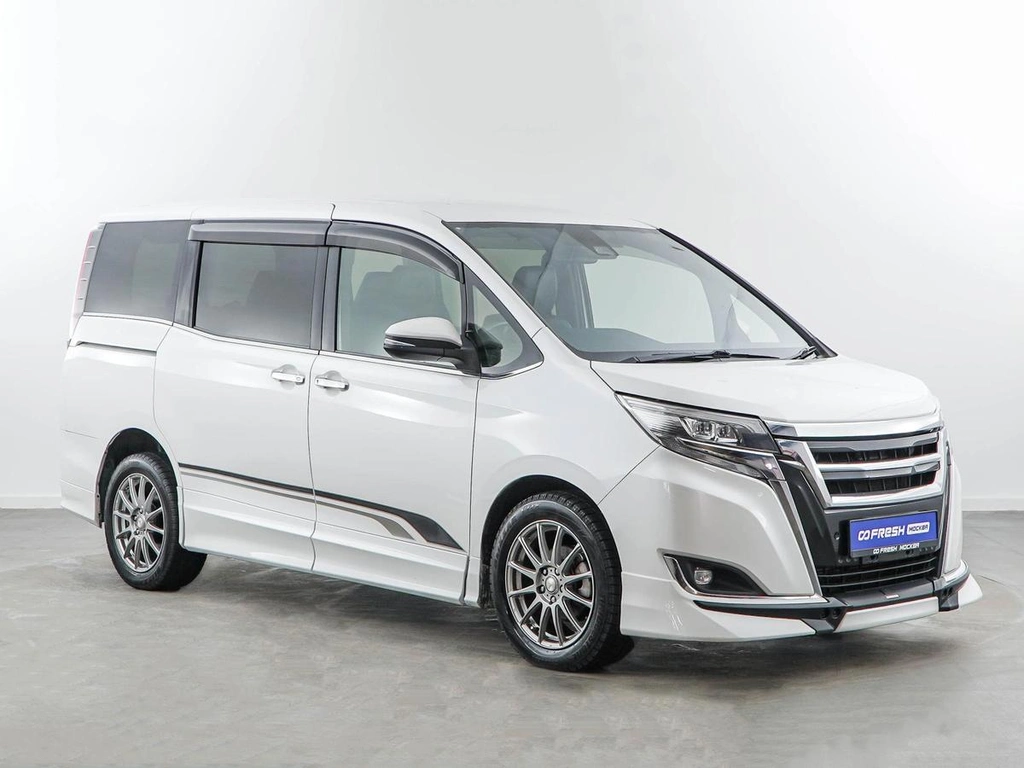 Минивэн Toyota Esquire 2018 года, 2457077 рублей, Москва