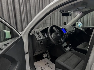 Внедорожник Volkswagen Tiguan 2011 года, 1200000 рублей, Красноярск