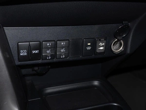 Внедорожник Toyota RAV4 2016 года, 2550000 рублей, Санкт-Петербург