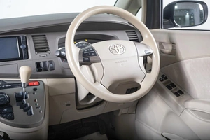 Минивэн Toyota Isis 2009 года, 1229000 рублей, Томск