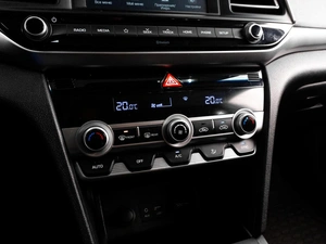 Седан Hyundai Elantra 2019 года, 1649000 рублей, Тюмень