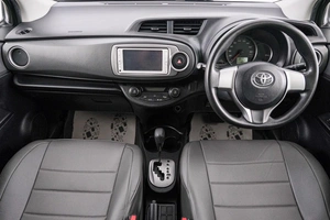 Хетчбэк Toyota Vitz 2013 года, 749000 рублей, Красноярск