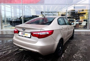 Седан Kia Rio 2013 года, 420000 рублей, Солонцы