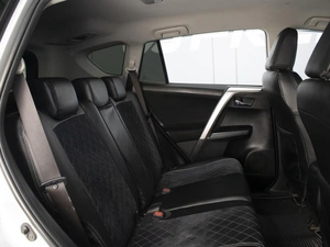Внедорожник Toyota RAV4 2017 года, 2495000 рублей, Омск