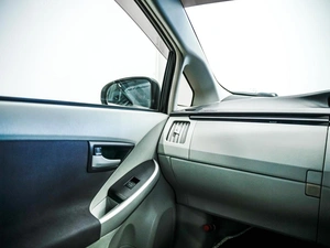 Лифтбек Toyota Prius 2011 года, 939000 рублей, Красноярск