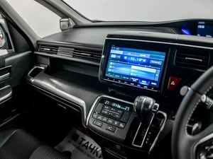 Минивэн Honda Stepwgn Spada 2018 года, 2150000 рублей, Красноярск