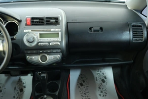 Хетчбэк Honda Jazz 2006 года, 679000 рублей, Омск