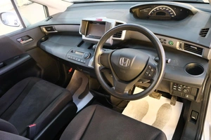 Минивэн Honda Freed 2012 года, 1199000 рублей, Омск