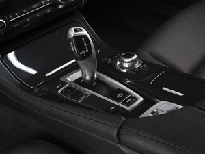 Седан BMW 5 серия 2013 года, 1750000 рублей, Омск