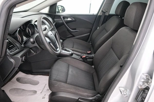 Хетчбэк Opel Astra 2012 года, 899000 рублей, Красноярск