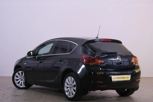 Хетчбэк Opel Astra 2012 года, 829000 рублей, Омск