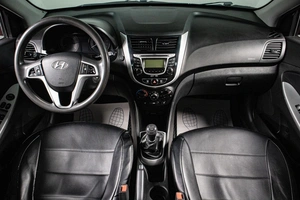 Седан Hyundai Solaris 2013 года, 739000 рублей, Сургут