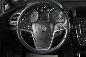 Седан Opel Astra 2012 года, 719000 рублей, Тюмень