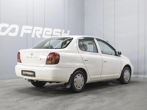 Седан Toyota Platz 2001 года, 295000 рублей, Омск
