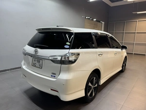 Минивэн Toyota Wish 2014 года, 1817000 рублей, Красноярск