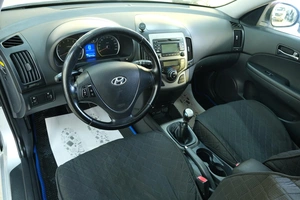 Хетчбэк Hyundai i30 2009 года, 679000 рублей, Омск