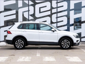 Внедорожник Volkswagen Tiguan 2018 года, 2299000 рублей, Краснодар