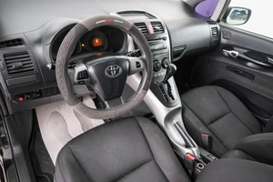 Хетчбэк Toyota Auris 2011 года, 1109000 рублей, Красноярск