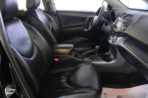 Внедорожник Toyota RAV4 2011 года, 1689000 рублей, Омск