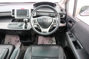 Минивэн Honda Freed 2013 года, 1129000 рублей, Красноярск