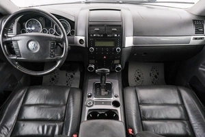 Внедорожник Volkswagen Touareg 2006 года, 899000 рублей, Красноярск