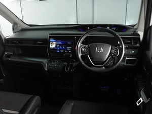Минивэн Honda Stepwgn Spada 2017 года, 2485000 рублей, Красный Пахарь