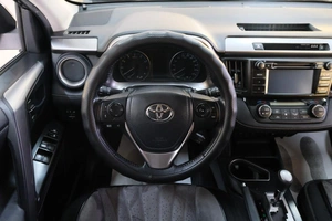 Внедорожник Toyota RAV4 2016 года, 2599000 рублей, Омск