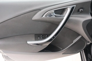 Хетчбэк Opel Astra 2014 года, 749000 рублей, Красноярск