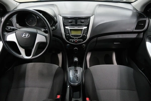 Хетчбэк Hyundai Solaris 2012 года, 1039000 рублей, Омск