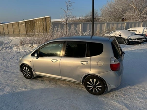 Хетчбэк Honda Fit 2006 года, 525000 рублей, Красноярск