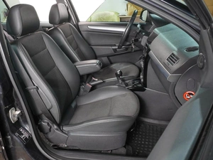 Хетчбэк Opel Astra 2013 года, 679000 рублей, Воронеж