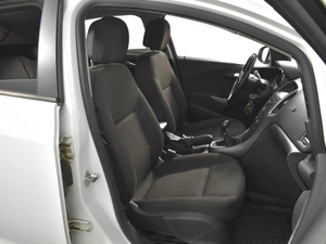 Хетчбэк Opel Astra 2013 года, 723200 рублей, Казань