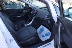 Хэтчбек Opel Astra 2013 года, 920000 рублей, Мирное