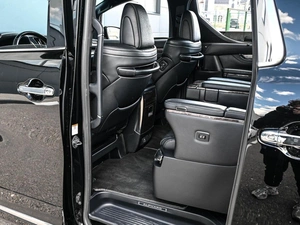 Минивэн Toyota Alphard 2019 года, 4349000 рублей, Кирилловка