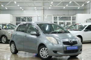 Хетчбэк Toyota Vitz 2007 года, 619000 рублей, Омск