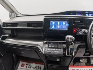 Минивэн Honda Stepwgn Spada 2017 года, 1935000 рублей, Красноярск