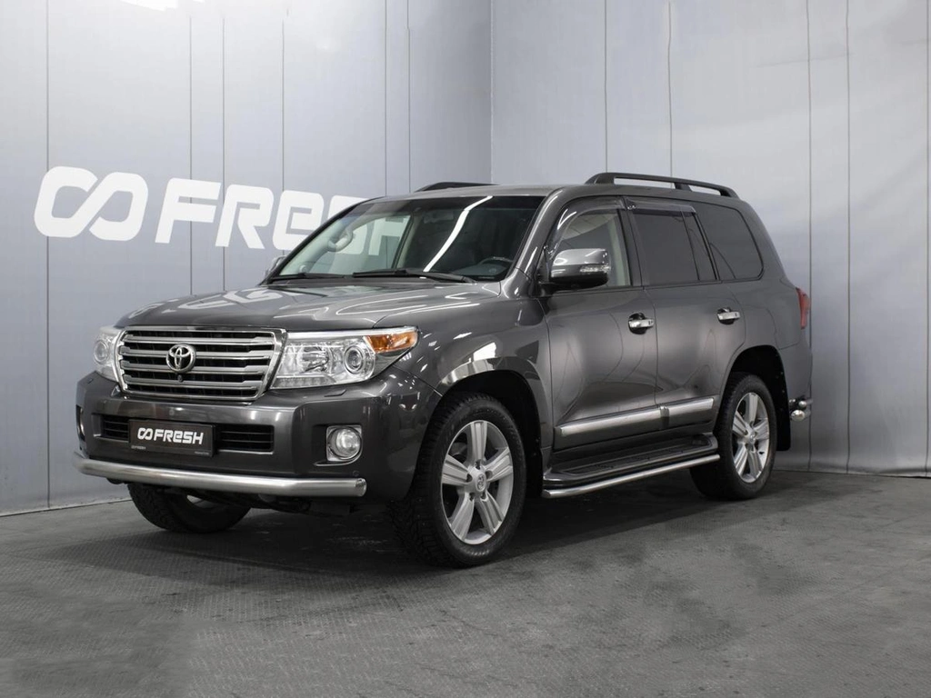 Внедорожник Toyota Land Cruiser 2013 года, 3900000 рублей, Омск
