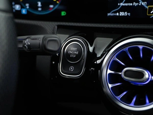 Седан Mercedes-benz CLA-класс 2019 года, 3298999 рублей, Москва
