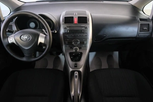Хетчбэк Toyota Auris 2008 года, 699000 рублей, Омск