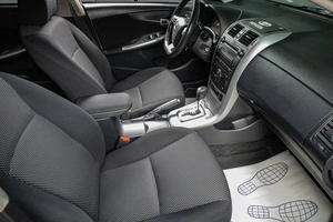 Седан Toyota Corolla 2011 года, 969000 рублей, Сургут