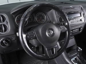 Внедорожник Volkswagen Tiguan 2012 года, 1120000 рублей, Ростов-на-Дону