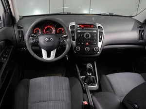 Хетчбэк Kia Ceed 2011 года, 600000 рублей, Тюмень