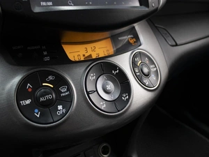 Внедорожник Toyota RAV4 2010 года, 1411000 рублей, Омск