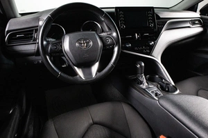 Седан Toyota Camry 2021 года, 2899000 рублей, Сургут