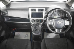 Хетчбэк Toyota Ractis 2012 года, 949000 рублей, Кемерово