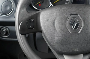 Седан Renault Logan 2017 года, 679000 рублей, Тюмень